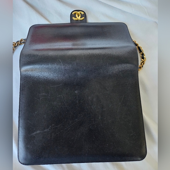 EUC vintage Chanel gold chain purse - Picture 8 of 17